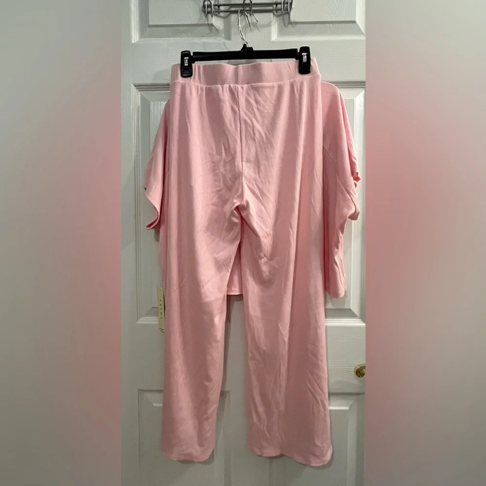 NWT Cyrus Soft Oversized Pink Ribbed Tee and Wide Leg pant Collection Set